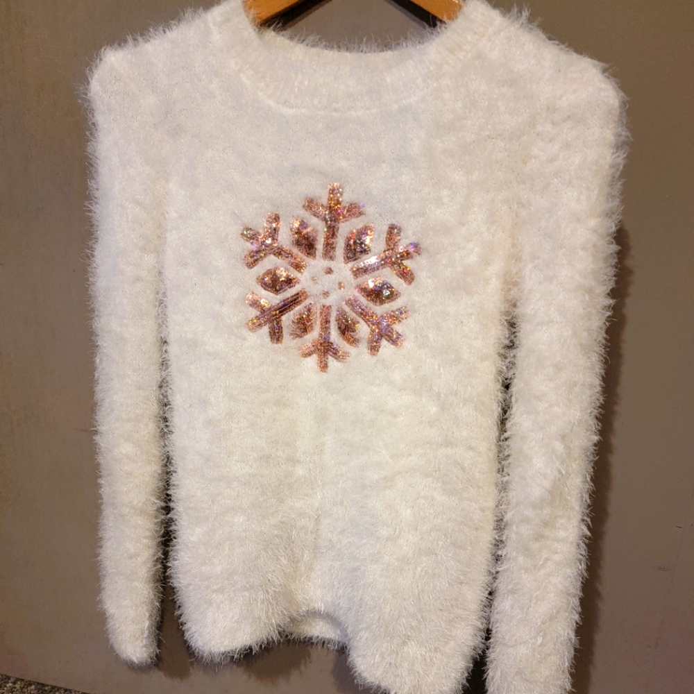 White Soft Fuzzy Christmas Sweater! 🎀